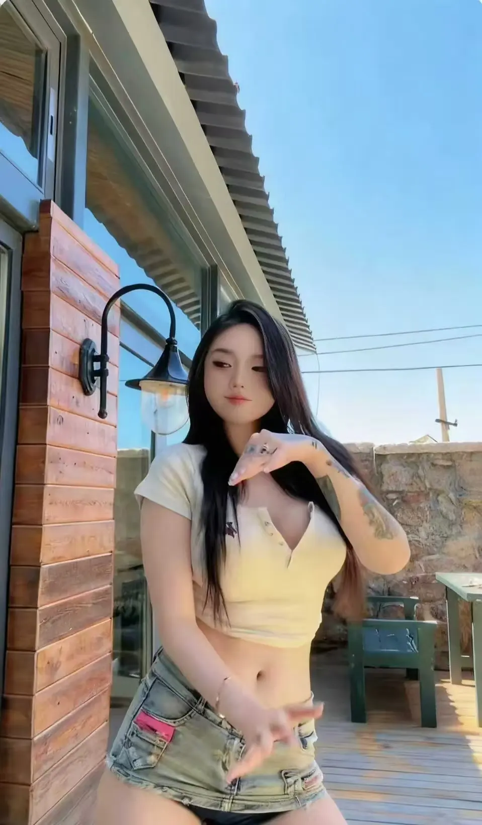 《Meena 成美男》高清全集免费在线看-中文版未删减资源全面开放-网盘便捷存储无广告观看-一次看遍Meena成美男全季