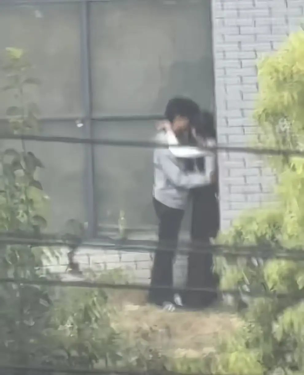 《蚌埠职教园情侣野外视频》资源下载指南-事件全过程完整呈现-蚌埠职教园情侣野外视频路人视角原生态实录-免费在线观看